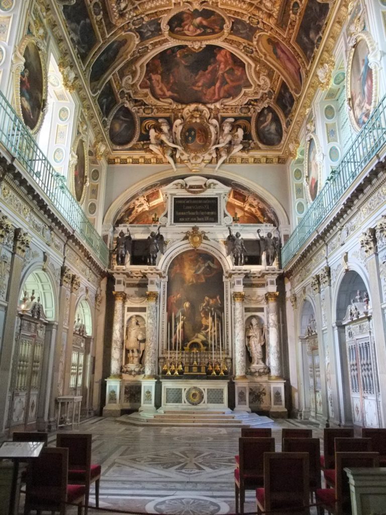 フォンテーヌブロー宮殿の三位一体 礼拝堂の祭壇の眺め